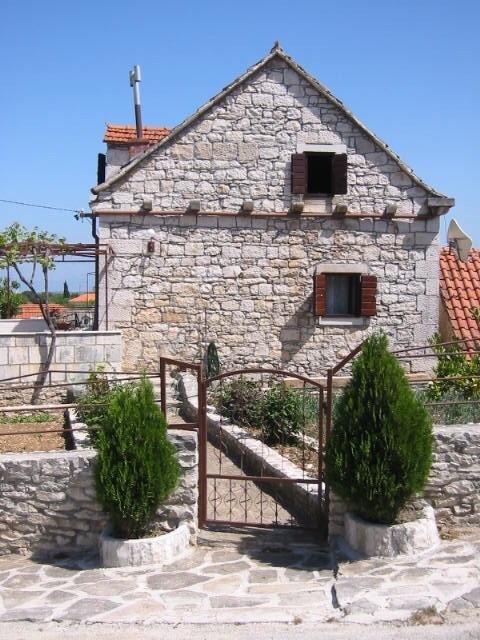 Augustinovi Dvori Villa Škrip Rum bild
